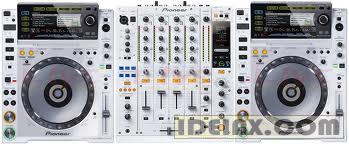 White Limited Edition 2 X Pioneer CDJ-2000 + Pioneer DJM-900 Nexus Mixer.